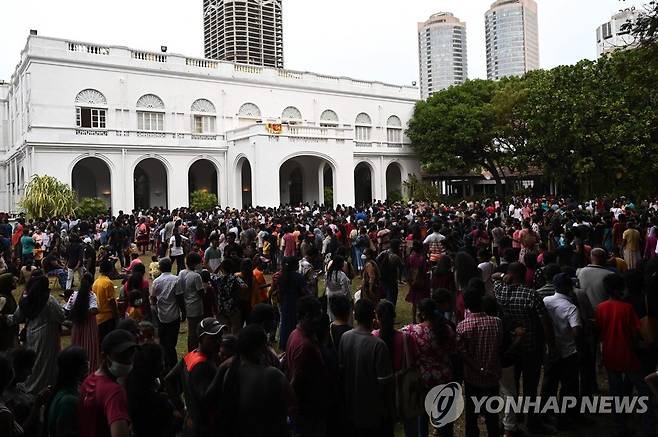 대통령 퇴진 요구하는 스리랑카 시위대 [AFP 연합뉴스 자료사진. 재판매 및 DB 금지]