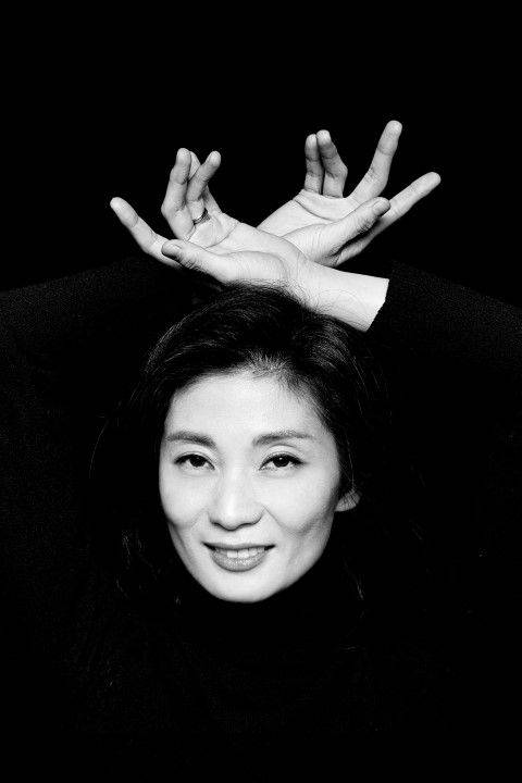 - 강수진/ 2007, 월간 객석 표지. 크리스마스를 앞두고 나온 기사에서 무용가의 손가락만으로 루돌프 뿔을 재현했다. 객석의 표지 모델은 대부분 음악가나 무용가가 대부분이라 말이 없어서 김용호는 “연주할 때나 공연할 때 느낌으로 표현해 달라”고 주문한다고 했다.