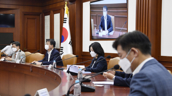 13일 정부서울청사에서 ‘경제 형벌규정 개선 TF’ 출범 회의가 진행되고 있다. 기재부 제공