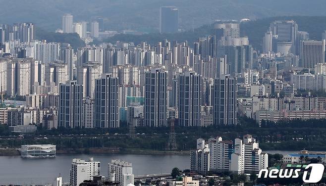 서울 남산에서 바라본 아파트단지 모습. 2022.6.16/뉴스1 © News1 박세연 기자