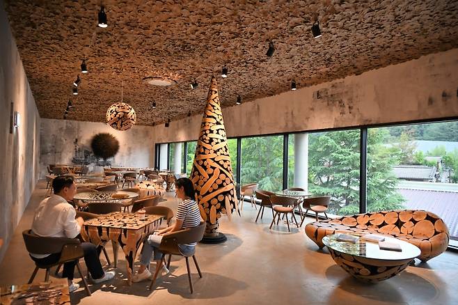 이재효 카페 갤러리 2층 카페.