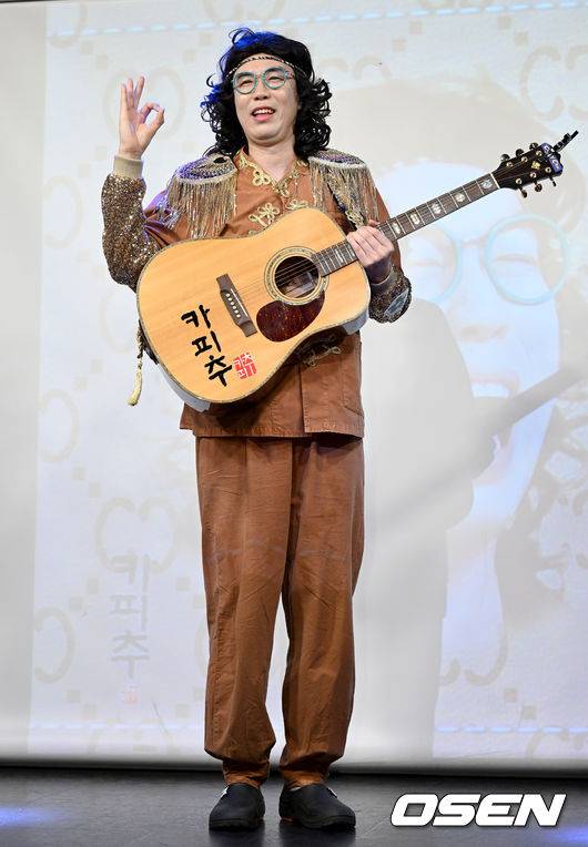 [OSEN=김성락 기자]개그맨 및 가수 카피추(추대엽)이 취재진을 향해 포즈를 취하고 있다. 2022.07.14 /ksl0919@osen.co.kr