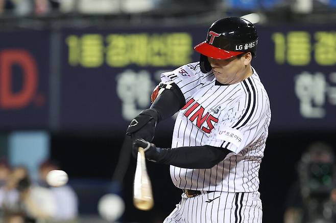 ▲ 결단력 있는 스윙으로 팀 승리에 공헌한 LG 김현수 ⓒ연합뉴스