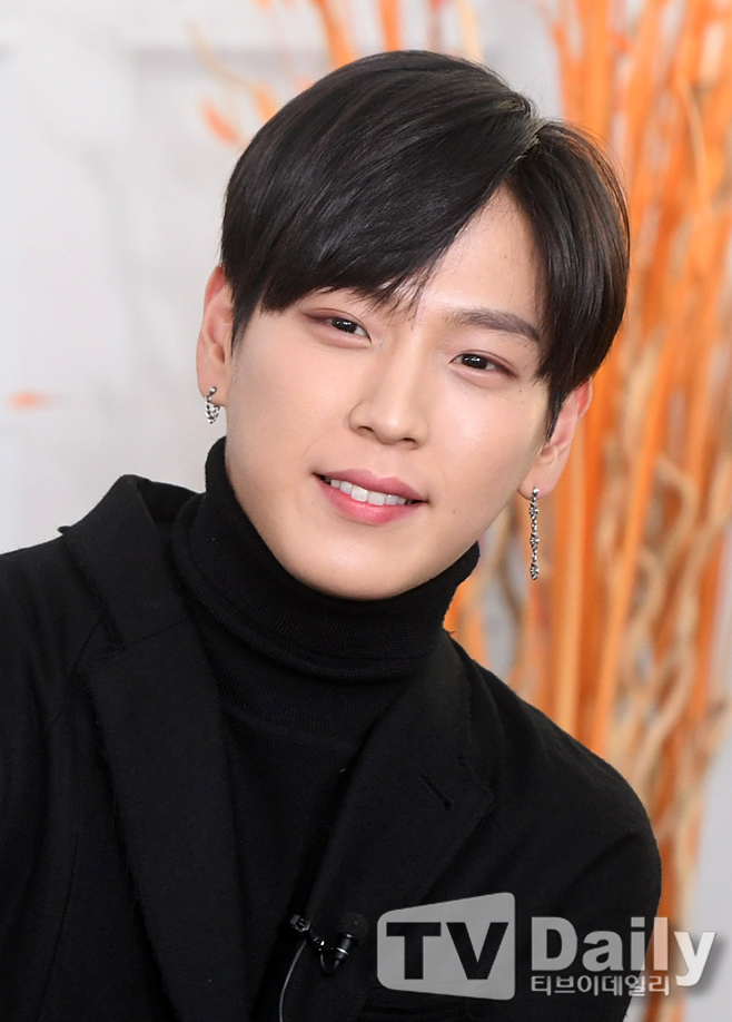 Once a member of a well-known Idol group, he is now in and out of court on sexual harassment charges.On the 13th, it was reported that the B.A.P. was handed over to the prosecution.According to the Seoul Yongsan Police Station, the police sent a strong statement to the prosecution on August 8.In mid-April, Kang Chan is accused of forcing two women at a bar in Hannam-dong, Seoul Yongsan-gu.At the time, the woman claimed that the first person she saw at the bar took her cell phone unauthorized, and when she protested, she wrapped her waist with both hands, and another woman also claimed that she felt like she was touching her chest.The powerful side acknowledged that there was some physical contact, but denied the allegations, saying, It was inevitable physical contact to prevent risk, but there was no sexual intention.However, the police decided that the allegations of power were recognized based on the victims statement and CCTV video.The women were reported to have visited the police station immediately after the incident, and one of them was reported as a foreigner.What was more shocking was that he was handed over to the trial on the same charge.Earlier, Kang Chan was sentenced to 10 months in prison in the first trial for forcibly molesting a 20-year-old woman at a pension in Namyangju, Gyeonggi Province in 2018.So, he was disobeying and was proceeding with the appeal.In October 2020, when the forced molestion trial was underway, he was drunk driving near the intersection of Seoul Gangnam Dosan-dong, and was arrested without detention.Kang Chan has been suspended from the entertainment industry due to a series of incidents.He may have been a member of B.A.P, which once dominated domestic and foreign newcomers and became a top group in the music industry, but he has fallen into hell by blocking himself.