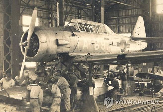 해군항공사령부 창설식 개최 (서울=연합뉴스) 해군이 15일 오전 해군 포항비행장에서 이종호 해군참모총장 주관으로 '해군항공사령부 창설식'을 개최한다고 밝혔다. 사진은 해군최초항공기 해취호. 2022.7.15 [해군 제공. 재판매 및 DB 금지] photo@yna.co.kr