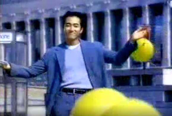 한국통신프리텔은 '정보가 보인다'라는 카피 문구와 함께 배우 송승헌과 고소영을 발탁해 다양한 감성 광고를 선보였다 [사진=유튜브, 광고 캡쳐]