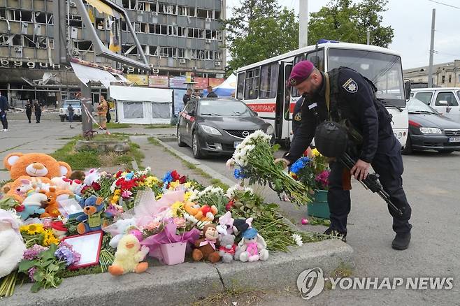 민간인 23명이 죽고 100여명이 다친 빈니차 폭격현장 [EPA 연합뉴스. DB 및 재판매 금지]