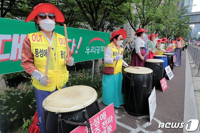 16일 서울 중구 서울시의회 일대에서 퀴어축제 반대 집회가 열리고 있다. 2022.7.16/뉴스1 © News1 조태형 기자