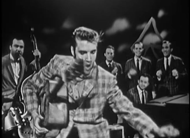 1956년 9월 9일 '에드 설리반쇼'에 출연한 엘비스. 카메라는 허리 아래로 내려가지 않았다
