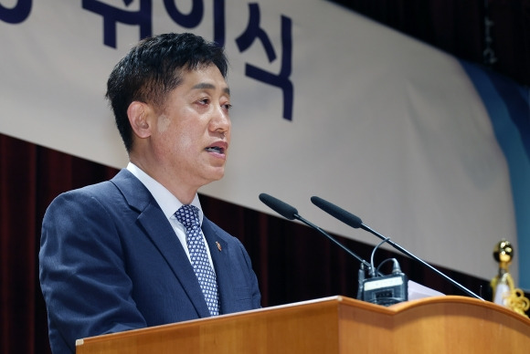 김주현 신임 금융위원장이 11일 서울 종로구 정부청사 별관에서 취임식을 갖고 발언하고 있다. 금융위원회 제공