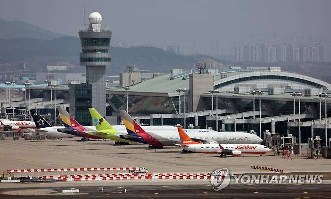 인천국제공항 제1여객터미널의 항공기들 [연합뉴스 자료사진]