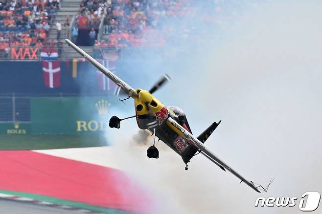 미국 네바다주 레스 베이거스에서 단일-엔진 항공기 둘이 충돌해 추락했다. © AFP=뉴스1 © News1 이서영 기자