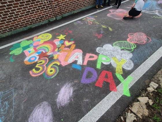 지난달 25일 경기 포천에서 열린 '포천 거리아트페스티벌' 행사에서 참가자들이 분필로 그린 그림 [세종몰 제공]