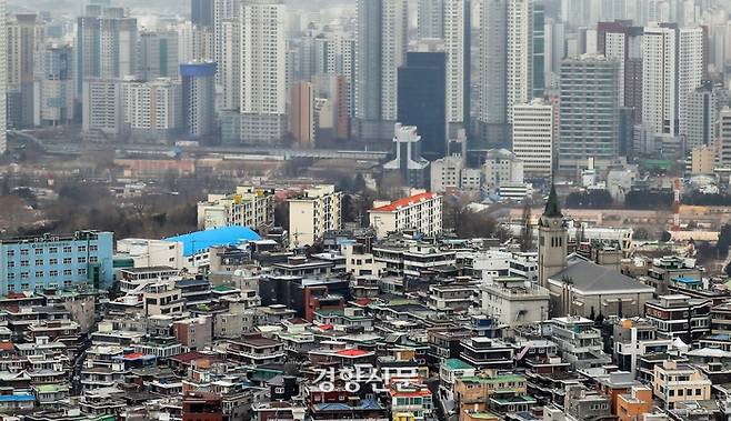 서울 남산서 바라본 용산 방향 아파트단지.  이석우 기자