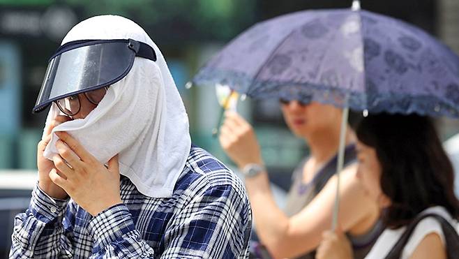 전국 최고체감온도 31도 이상 '불더위'…대구 한낮 34도 [연합뉴스 자료사진]