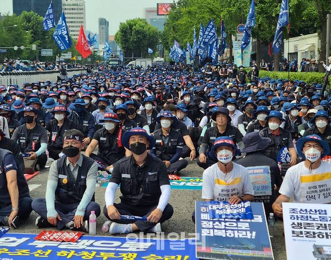 20일 오후 서울 용산구 대통령집무실 앞에서 금속노조가 총파업 결의대회를 진행하고 있다.(사진=이용성 기자)