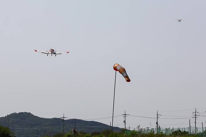 하늘누리항공에서 이륙하는 경비행기 [사진/진성철 기자]