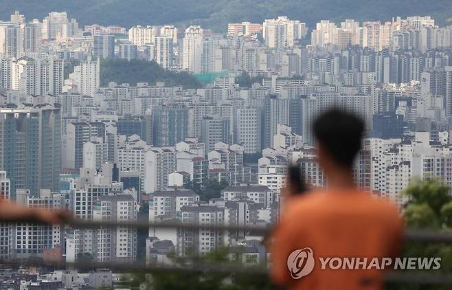 서울 남산에서 바라본 시내 아파트 모습. [연합뉴스 자료사진]