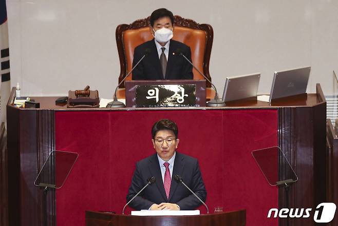 권성동 국민의힘 대표 직무대행 겸 원내대표가 21일 오전 서울 여의도 국회에서 열린 제398회 국회(임시회) 제3차 본회의에서 국정에 관한 교섭단체대표연설을 하고 있다. (공동취재) 2022.7.21/뉴스1 © News1 이재명 기자