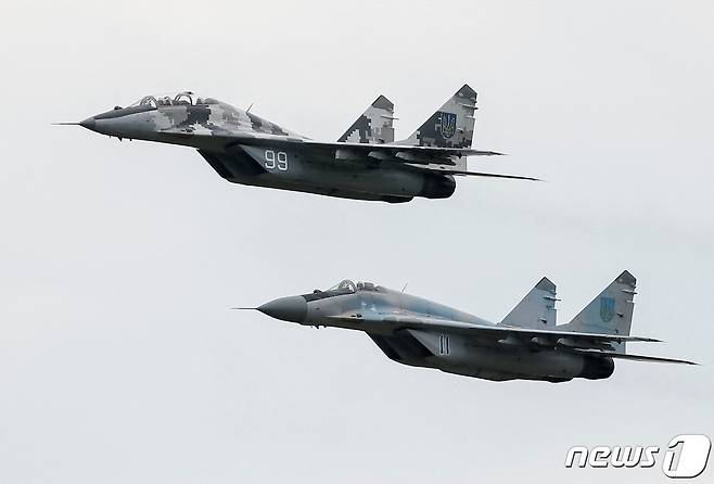 미그-29(MIG-29) 전투기가 2016년 8월3일(현지시간) 우크라이나 군사 공군 기지를 비행하고 있다. 2016.08.03/news1 © 로이터=뉴스1 © News1 김민수 기자