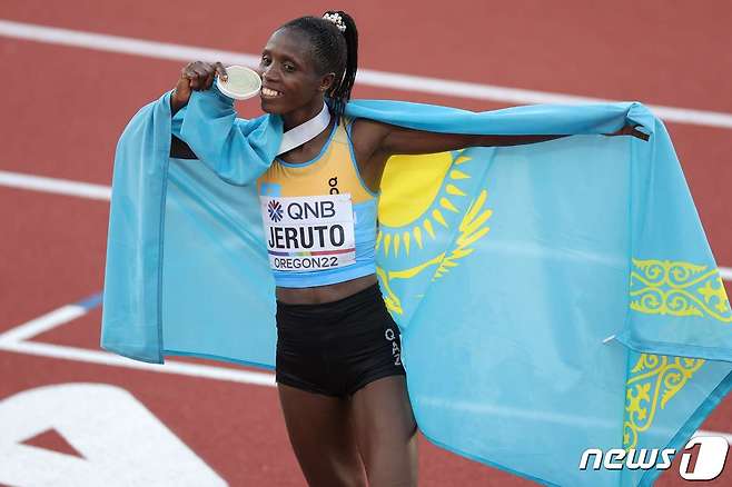 카자흐스탄 최초의 금메달리스트인 노라 제루토 © AFP=뉴스1