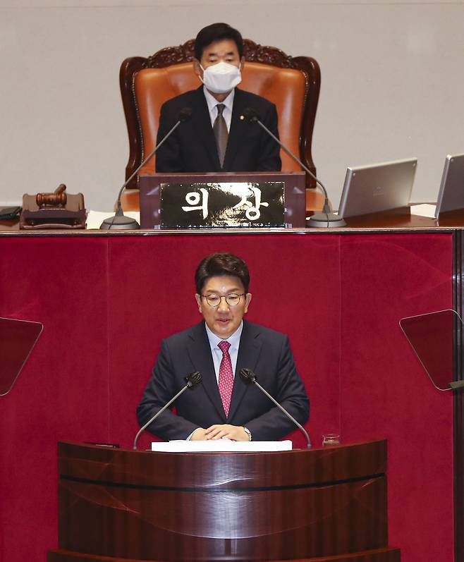 권성동 국민의힘 대표 직무대행 겸 원내대표가 21일 오전 서울 여의도 국회에서 열린 제398회 국회(임시회) 제3차 본회의에서 국정에 관한 교섭단체대표연설을 하고 있다./국회사진기자단