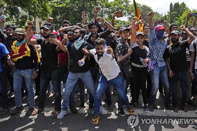 경제붕괴 속 심각한 사회불안 겪는 스리랑카 [AP 연합뉴스 자료사진. DB 및 재판매 금지]