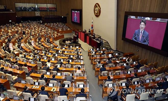 교섭단체 대표연설하는 권성동 당대표 직무대행 (서울=연합뉴스) 백승렬 기자 = 국민의힘 권성동 당대표 직무대행 겸 원내대표가 21일 서울 여의도 국회에서 열린 본회의에서 교섭단체 대표연설을 하고 있다. 2022.7.21 [국회사진기자단] srbaek@yna.co.kr