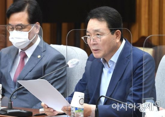 성일종 국민의힘 정책위의장이 22일 국회에서 열린 원내대책회의에 참석, 모두발언을 하고 있다./윤동주 기자 doso7@