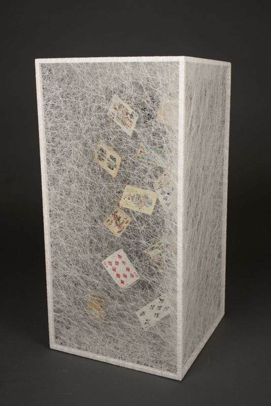 Shiota Chiharu, State of Being (Playing Cards), 2022, Metal frame, card game and thread, 70 x 35 x 35 cm. 사진제공 = 가나아트센터