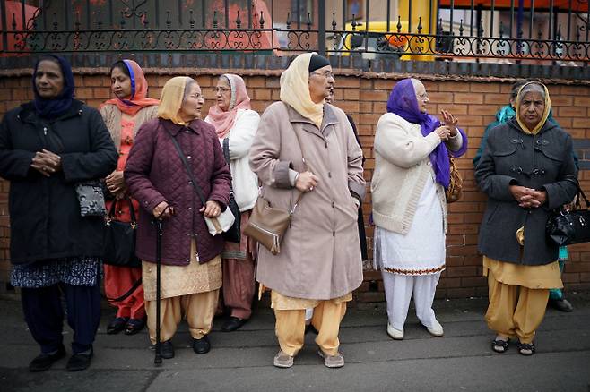 2018년 4월, 영국 월솔에서 시크교의 가장 큰 축제 중 하나인 ‘바이사키’를 기념하기 위해 모인 시크교 여성들. 게티이미지