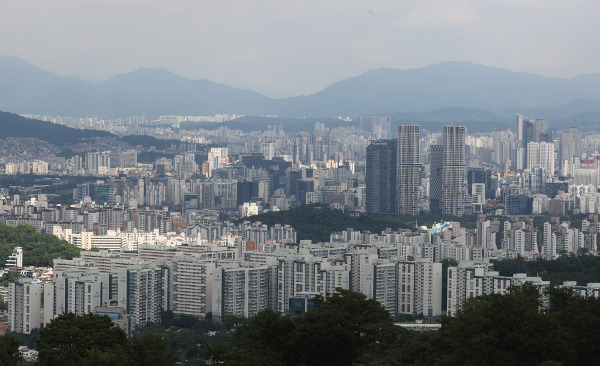 서울 남산에서 바라본 시내 아파트 모습. 연합뉴스