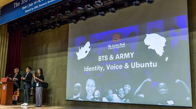 인권 비영리단체 The Justice Desk의 제시카 듀허스트 대표가 발언하고 있다. The Justice Desk는 BTS의 유엔 연설에서 영감을 받아 음보코도 프로젝트를 시작했다. ⓒ시사저널 최준필