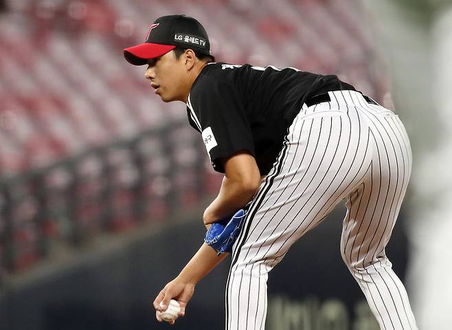 올해 한국 프로야구 강력한 속구를 뿌리는 정우영은 사이드암 투수다. ⓒ연합뉴스