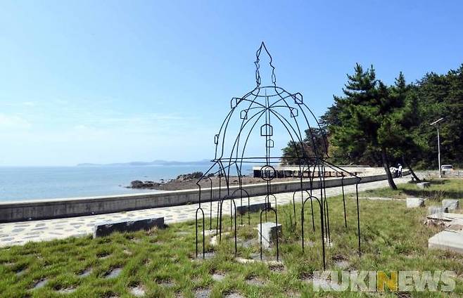 2016년 7월 25일 귀츨라프 한국 선교 184년을 기념해 고대도에 세운 조형물.