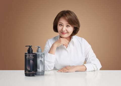 아모레퍼시픽 려 더블이펙터 블랙샴푸 모델로 발탁된 최유라. 아모레 제공
