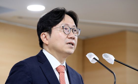 조중훈 통일부 대변인이 25일 서울 종로구 정부서울청사에서 정례브리핑을 하고 있다. 뉴스1.