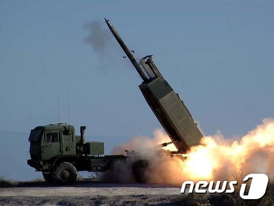 미국의 고기동 다연장 로켓 발사기(HIMARS)©AFP= News1