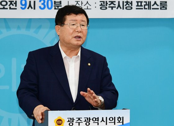 설훈 더불어민주당 당대표 후보가 19일 광주시의회 브리핑룸에서 기자회견을 하고 있다. 뉴스1