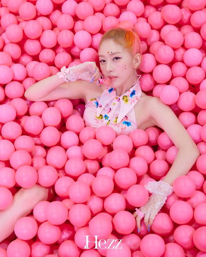 홍의진이 ‘솔로 아티스트 헤즈’가 되기까지는 7년이 걸렸다. 세 번째 데뷔까지 많은 일을 겪어서일까, 요즘은 활동하고 있다는 것에 행복함을 느끼고 있다. | 멜로우엔터테인먼트 제공