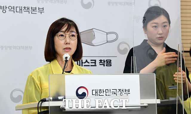 백경란 질병관리청장이 27일 오전 충북 청주 오송 질병관리청 브리핑실에서 코로나19 중앙재난안전대책본부 정부부처 합동브리핑을 하고 있다./청주=임영무 기자