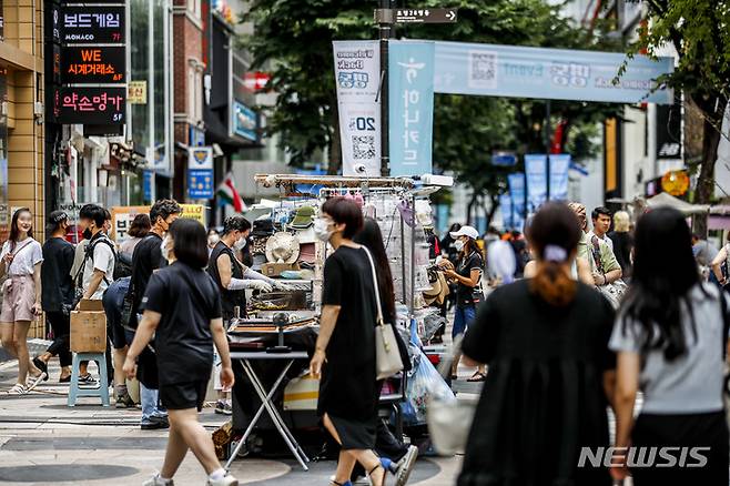 [서울=뉴시스] 서울 중구 명동거리. (사진=뉴시스 DB). photo@newsis.com