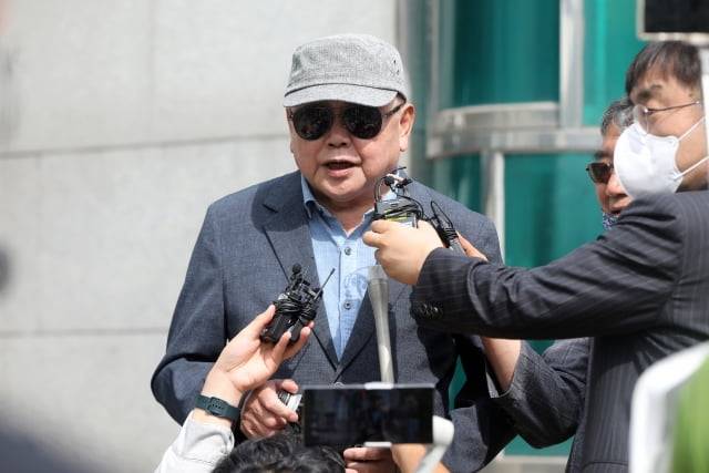안해욱 전 대한초등학교태권도연맹 회장이 27일 오전 서울 서초경찰서 앞에서 피고발인 조사를 앞두고 입장을 밝히고 있다. / 사진=뉴스1