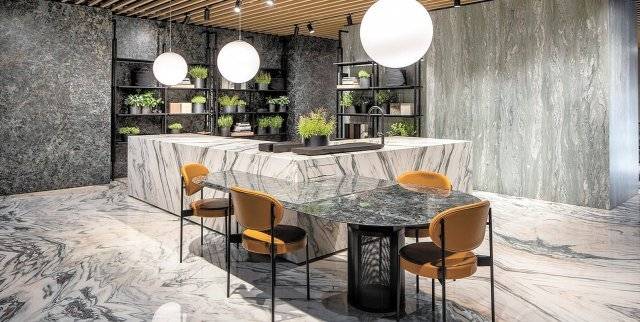 드라마틱한 흐름의 마블(대리석) 무늬가 강렬한 이탈리아 세라믹 전문기업 ‘마라찌’Marazzi의 전시 부스.