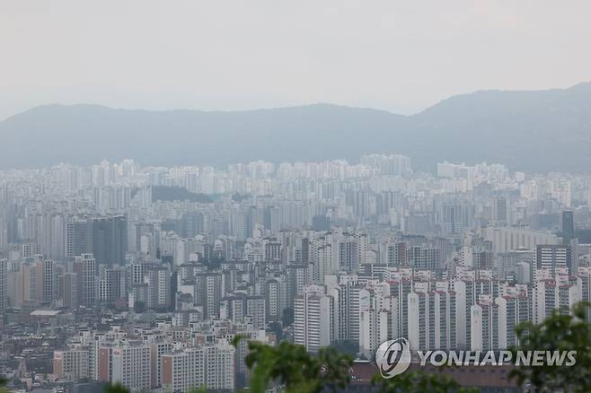 서울 남산에서 바라본 도심 아파트 단지 [연합뉴스 자료사진]