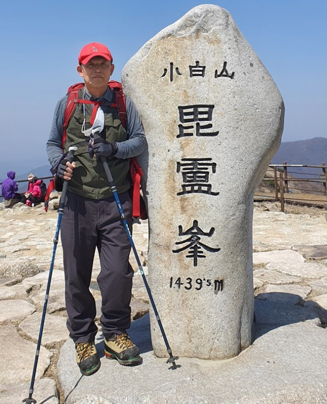 장종표 대표가 소백산 비로봉에 올랐다. 2016년부터 본격적으로 등산을 시작한 장 대표는 알프스에 오르기 위해 매주 1회 씩 산에 올랐다. 장종표 대표 제공.