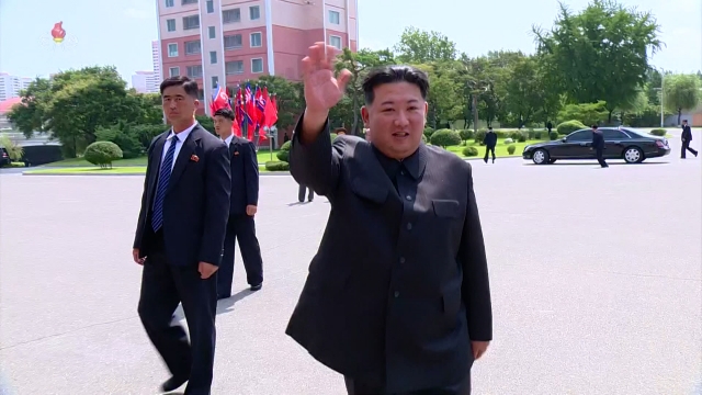 김정은 북한 국무위원장이 지난 28일 제8차 전국노병대회에 참석하고 있다. 조선중앙TV 화면 캡처