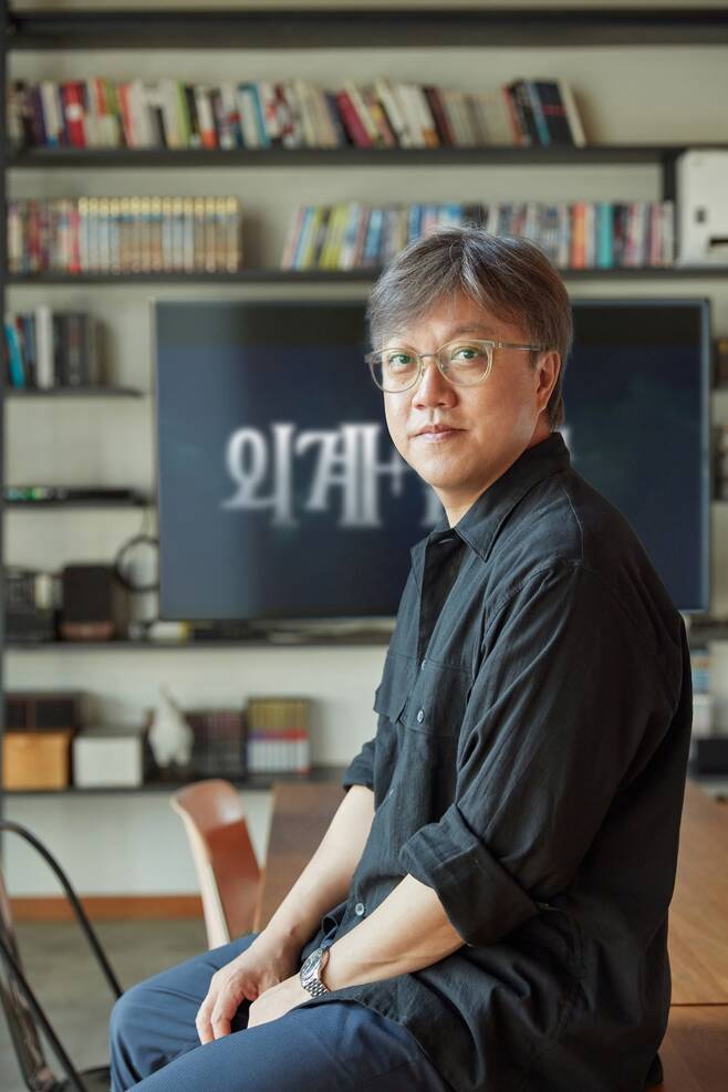 최동훈 감독이 '외계+인'을 1,2부와 나눈 이유, 흥행 부담에 대해 이야기했다. 사진|케이퍼필름