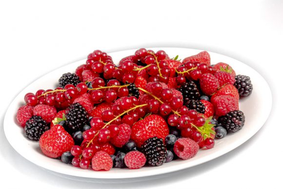 딸기 등 항염증 성분이 풍부한 식품이 치매 위험을 낮추는 것으로 나타났다. [사진=게티이미지뱅크]
