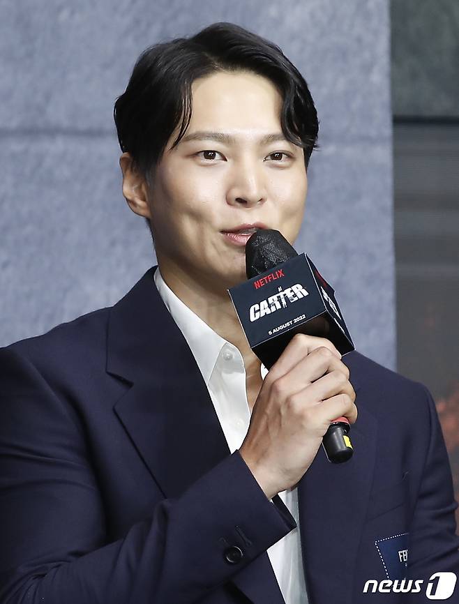 배우 주원이 2일 오전 서울 종로구 JW메리어트호텔 동대문에서 열린 ‘카터’ 제작보고회에서 인사말을 하고 있다. ‘카터’(감독 정병길)는 의문의 작전에 투입된 ‘카터’(주원 분)가 주어진 시간 안에 자신을 되찾고 미션을 성공시켜야만 하는 리얼 타임 액션 영화이다. 2022.8.2/뉴스1 ⓒ News1 권현진 기자